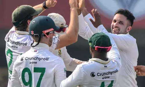 ഇന്ത്യക്ക് ചരിത്ര തോൽവി; ഗുവാഹത്തി ടെസ്റ്റിലെ പരാജയം 408 റൺസിന് ഇന്ത്യക്ക് ചരിത്ര തോൽവി; ഗുവാഹത്തി ടെസ്റ്റിലെ പരാജയം 408 റൺസിന്