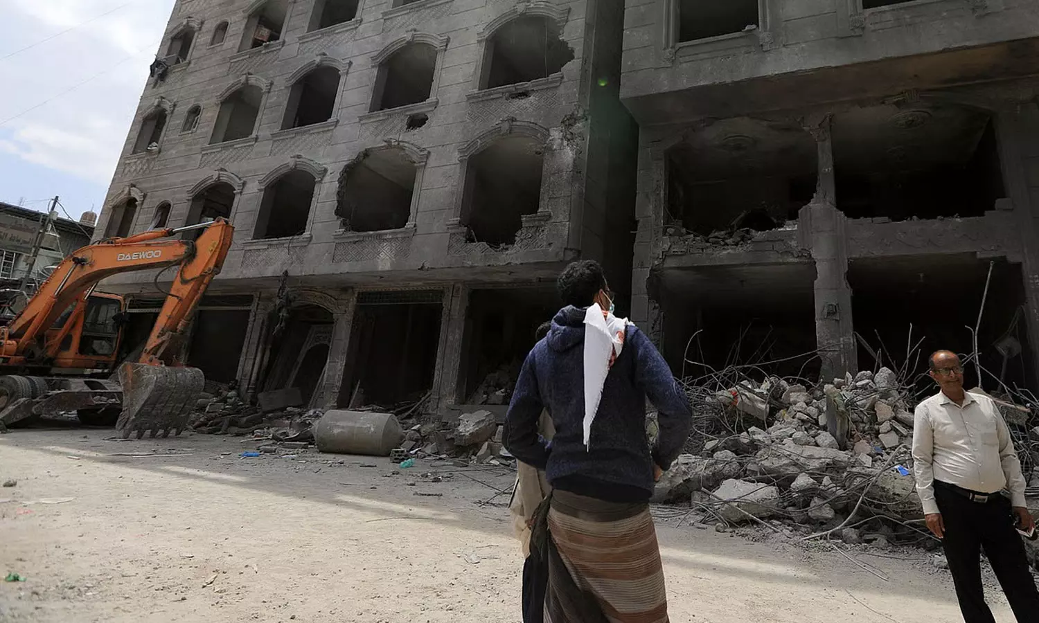 UAE to invest $1 billion to restore electricity in Yemen - UAE ambassador UAE to invest $1 billion to restore electricity in Yemen - UAE ambassador