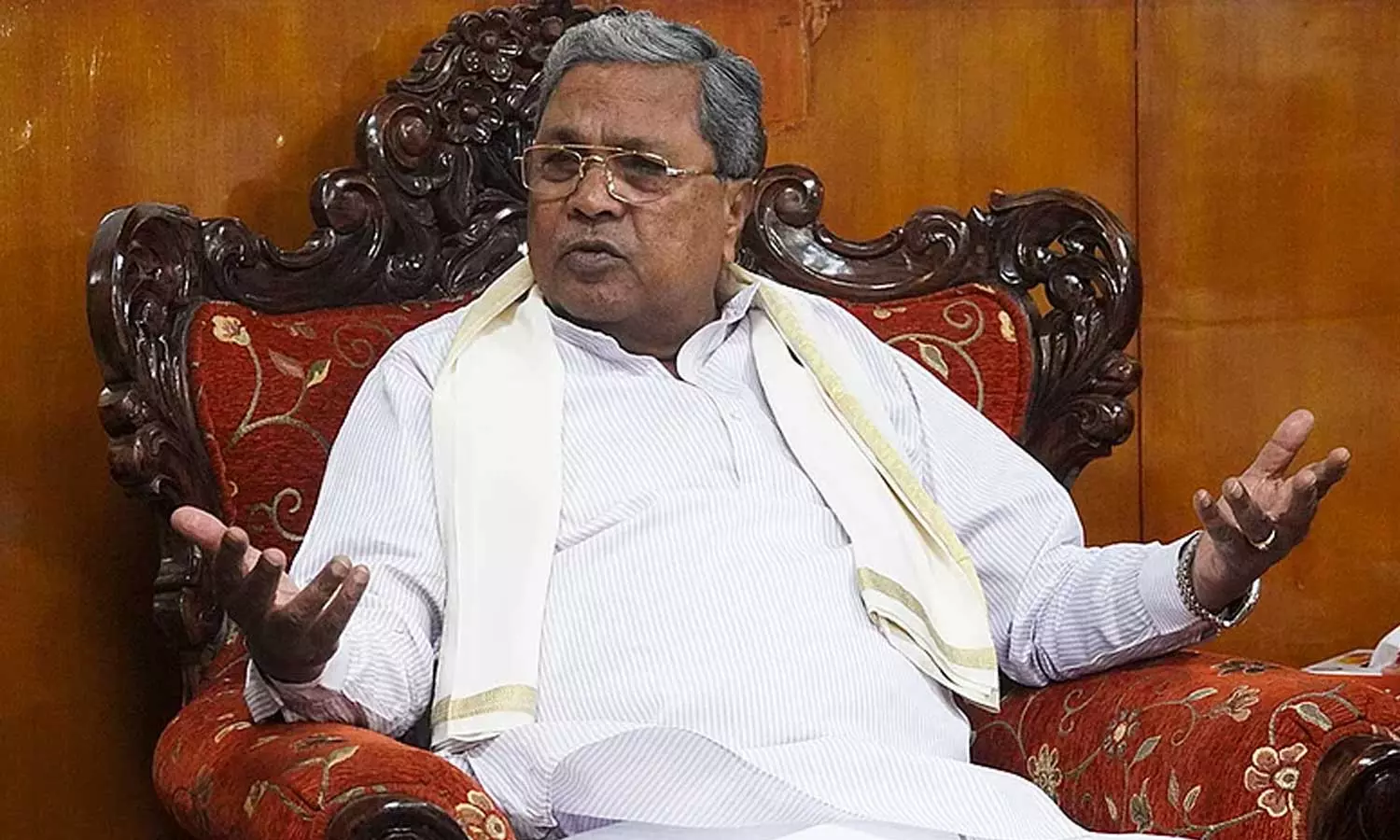 ഒരു വാക്ക് ജനങ്ങൾക്ക് ഉപയോഗപ്പെട്ടില്ലെങ്കിൽ അതിന് ശക്തിയില്ല ; ഡി.കെ ശിവകുമാറിന് പരോക്ഷ മറുപടിയുമായി സിദ്ധരാമയ്യ