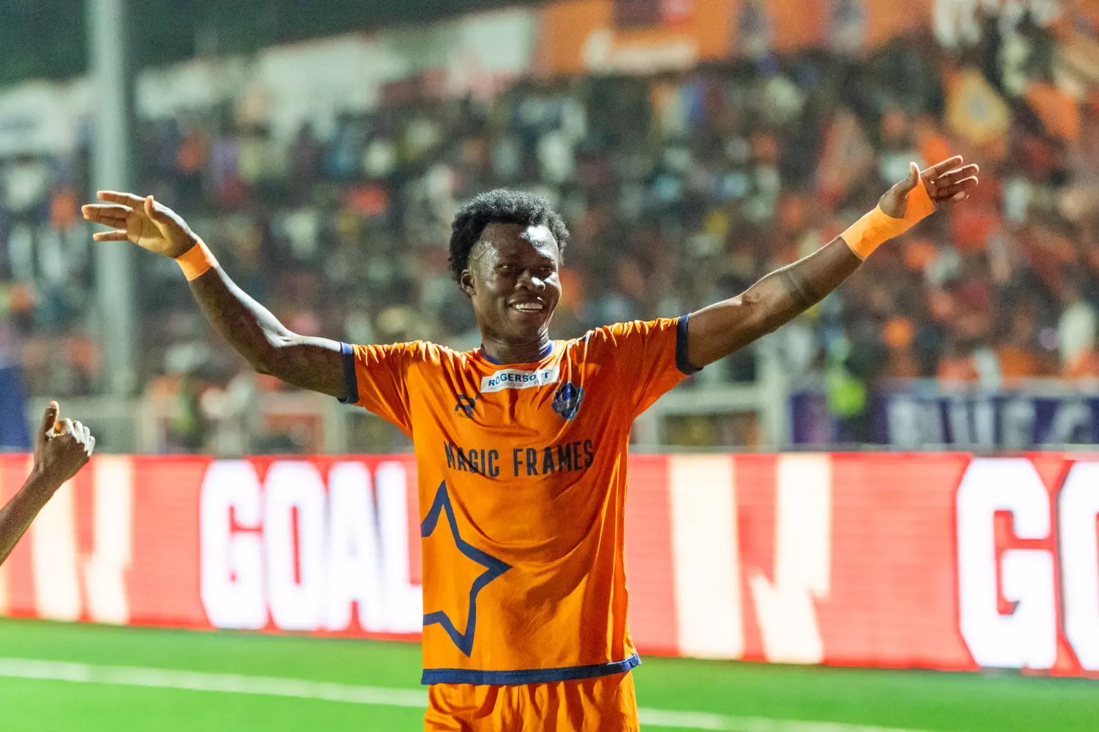 തൃശൂർ മാജിക് എഫ്സി സെമിയിൽ; ഫോഴ്സ കൊച്ചിയെ തോൽപ്പിച്ചത് എതിരില്ലാത്ത ഒരു ഗോളിന് തൃശൂർ മാജിക് എഫ്സി സെമിയിൽ; ഫോഴ്സ കൊച്ചിയെ തോൽപ്പിച്ചത് എതിരില്ലാത്ത ഒരു ഗോളിന്