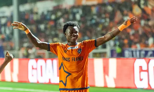 തൃശൂർ മാജിക് എഫ്സി സെമിയിൽ; ഫോഴ്സ കൊച്ചിയെ തോൽപ്പിച്ചത് എതിരില്ലാത്ത ഒരു ഗോളിന് തൃശൂർ മാജിക് എഫ്സി സെമിയിൽ; ഫോഴ്സ കൊച്ചിയെ തോൽപ്പിച്ചത് എതിരില്ലാത്ത ഒരു ഗോളിന്