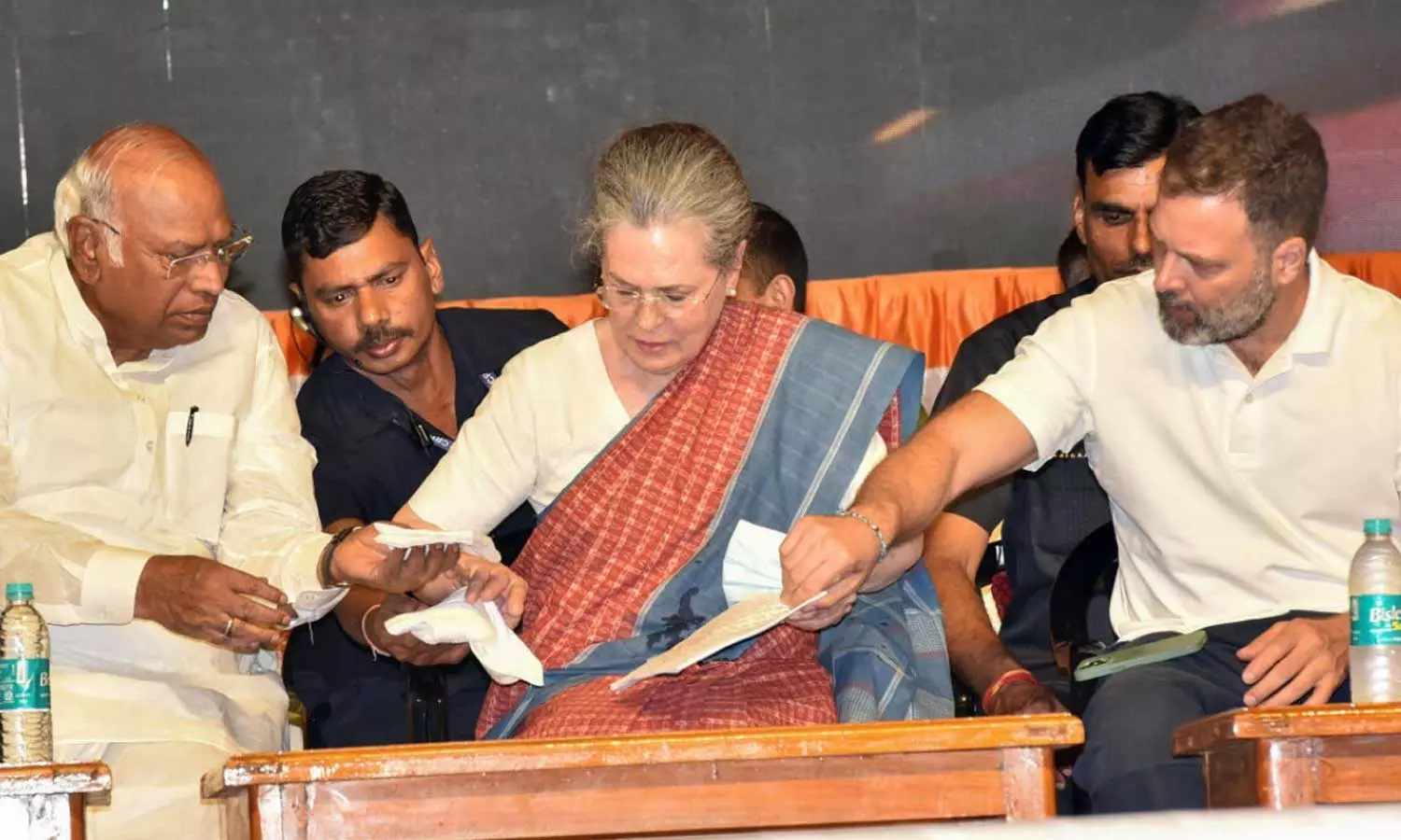 ബിഹാർ തെരഞ്ഞെടുപ്പ് പരാജയം; നേതാക്കൾക്ക് രൂക്ഷ വിമർശനവുമായി ഹൈക്കമാൻഡ് ബിഹാർ തെരഞ്ഞെടുപ്പ് പരാജയം; നേതാക്കൾക്ക് രൂക്ഷ വിമർശനവുമായി ഹൈക്കമാൻഡ്