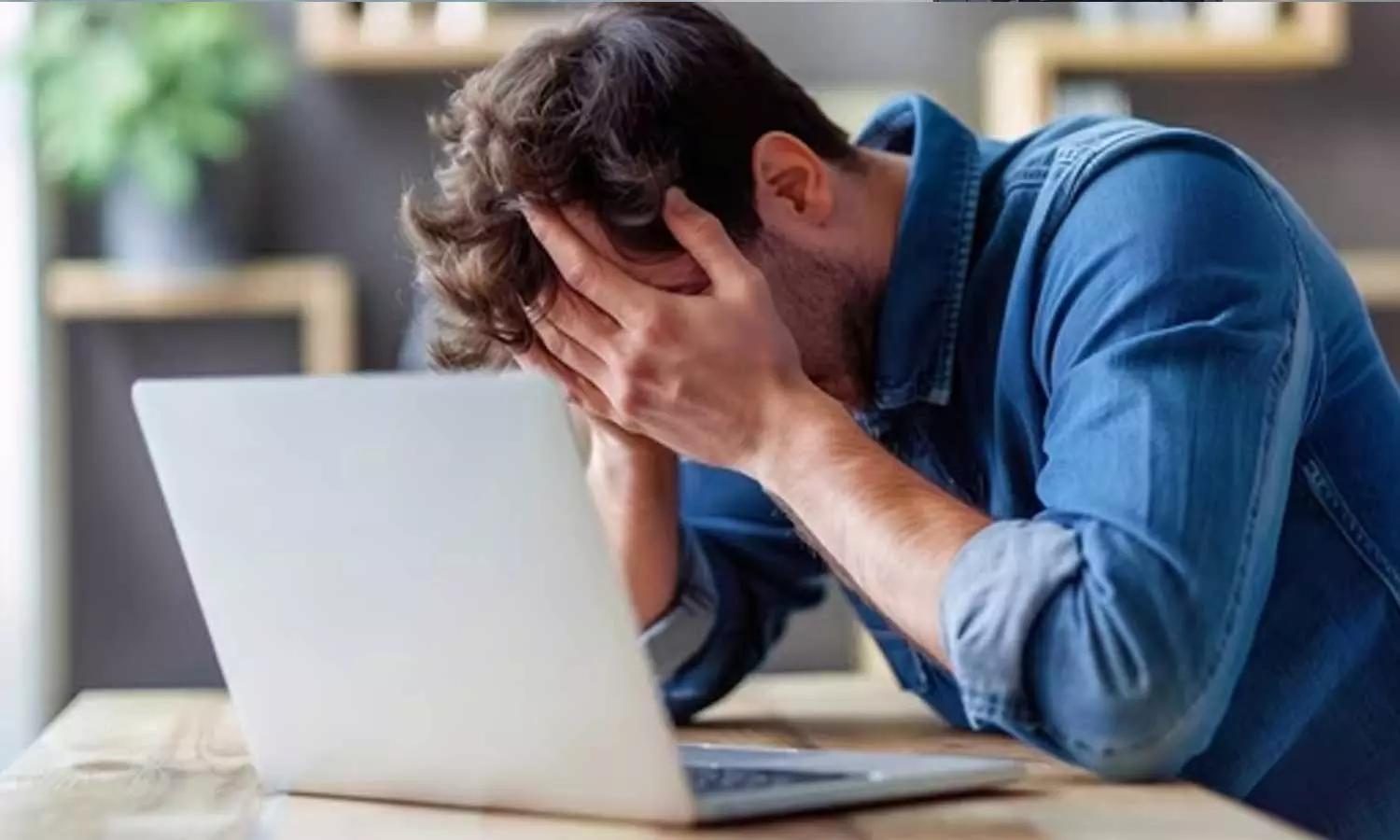 പുകവലിയും മദ്യപാനവുമല്ല, ഇത് നിങ്ങളെക്കൊല്ലും; മുന്നറിയിപ്പുമായി ഓർത്തോപീഡിക് സർജൻ