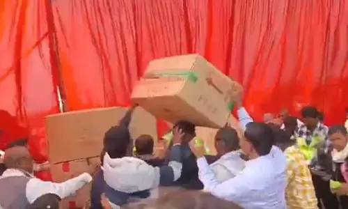 ഉത്തർപ്രദേശിൽ സമൂഹവിവാഹവേദിയിൽ ചിപ്‌സ് പാക്കറ്റിന് വേണ്ടി തിക്കുംതിരക്കും; നിരവധിപേർക്ക് പരിക്ക്