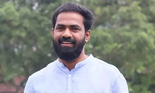 അത് വലിയ കാര്യമായി എടുക്കേണ്ട; പൊലീസിനെ ബോംബെറിഞ്ഞ കേസിൽ ശിക്ഷിക്കപ്പെട്ടയാളെ സ്ഥാനാർഥിയാക്കിയതിൽ വി.കെ സനോജ്