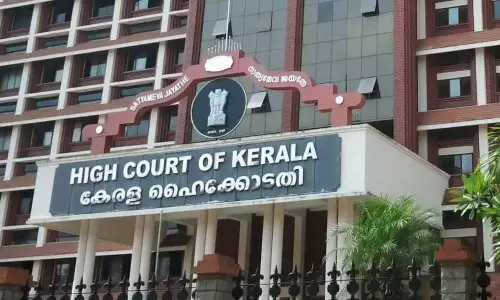 കശുവണ്ടി വികസന കോര്‍പറേഷന്‍ അഴിമതിക്കേസ്; കോടതി അലക്ഷ്യം നിലനില്‍ക്കുമെന്ന് ഹൈക്കോടതി