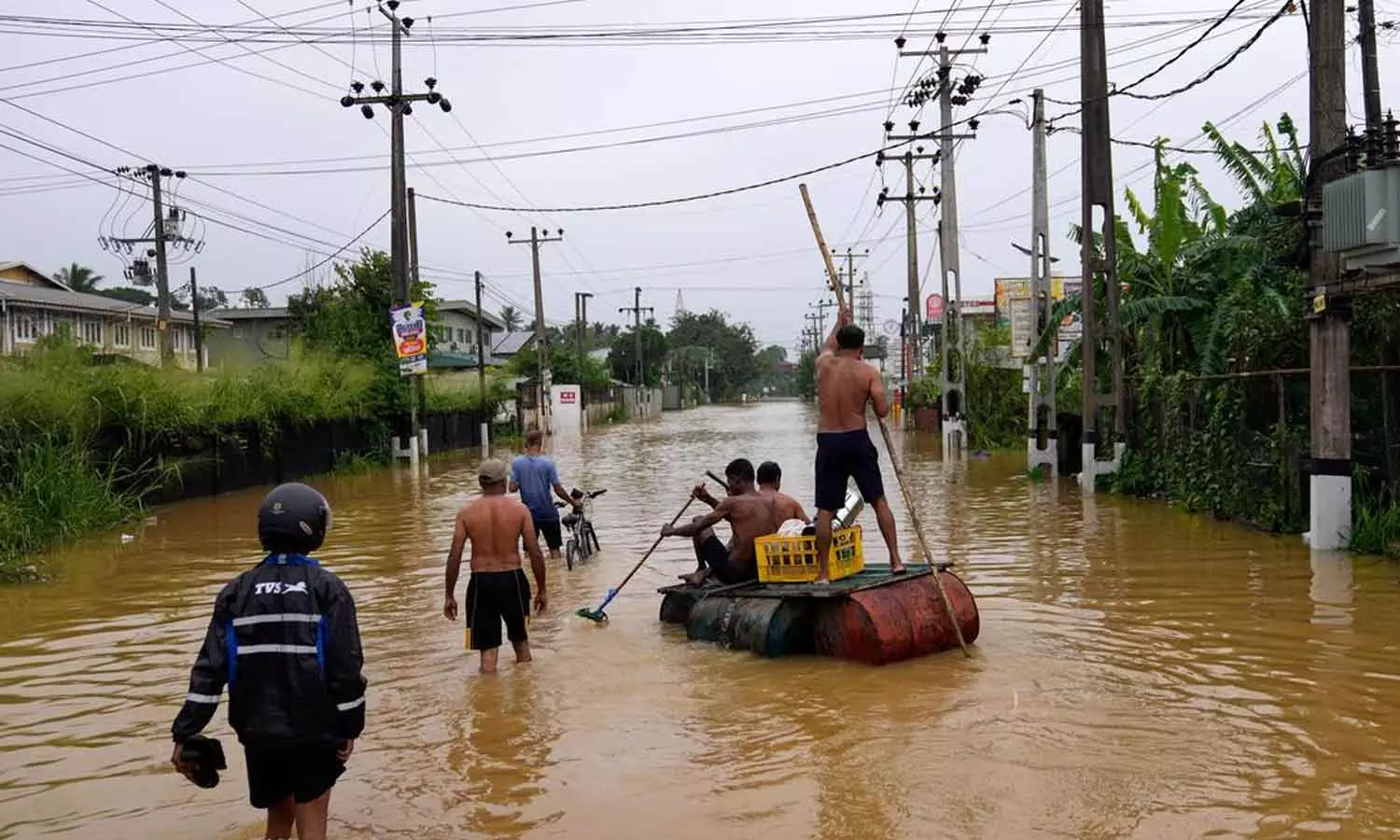 ഡിറ്റ് വാ ചുഴലിക്കാറ്റ്; ശ്രീലങ്കയില്‍ അടിയന്തരാവസ്ഥ പ്രഖ്യാപിച്ചു