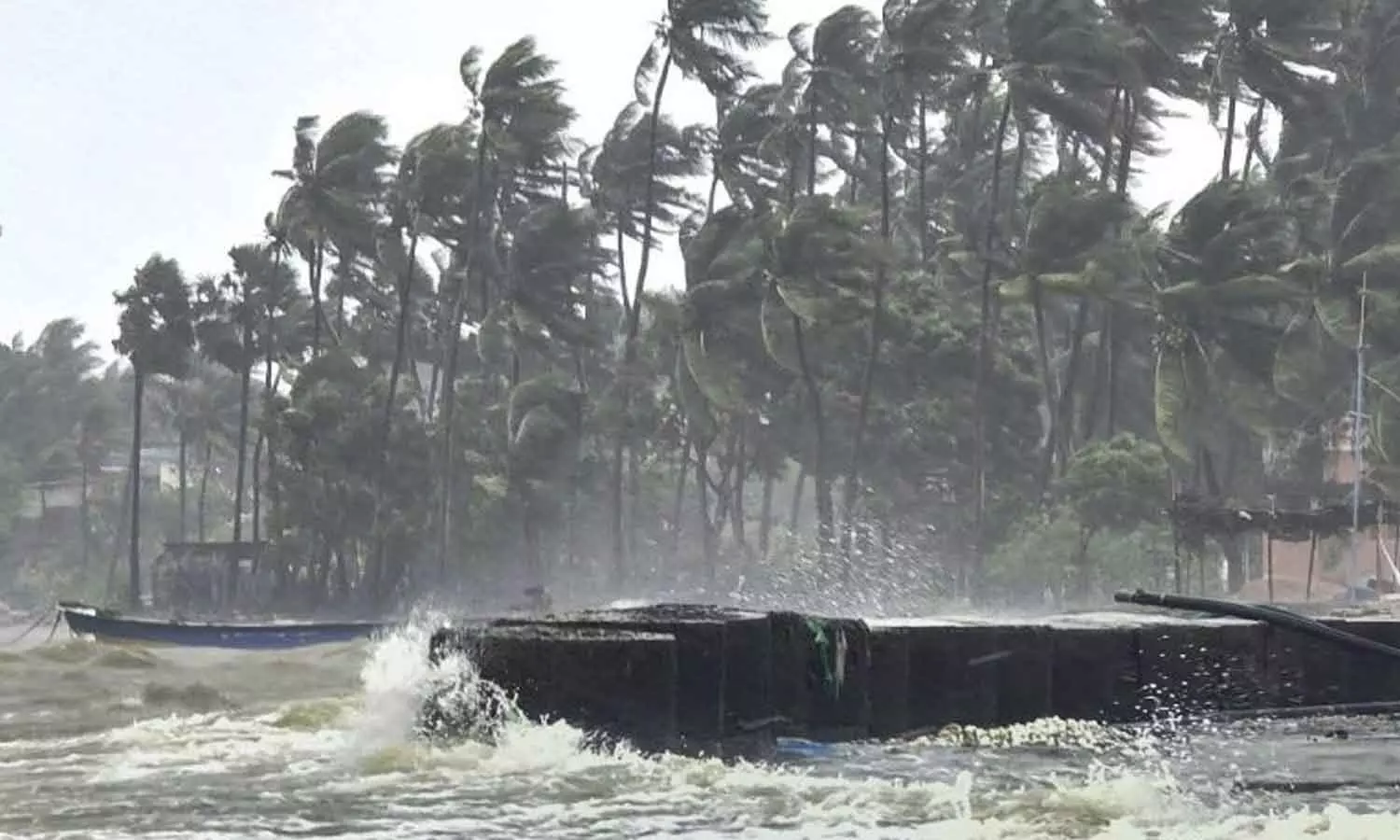 ഡിറ്റ് വാ ചുഴലിക്കാറ്റ് തമിഴ്‌നാട് തീരത്തേക്ക്;  ജാഗ്രതാ നിർദേശം, കേരളത്തിൽ താപനില കുറഞ്ഞു
