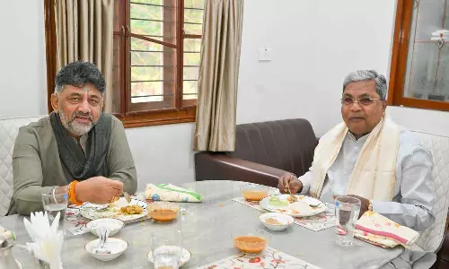 അധികാരത്തർക്കത്തിനിടെ ഡി.കെ ശിവകുമാറിന് പ്രഭാതവിരുന്നൊരുക്കി സിദ്ധരാമയ്യ