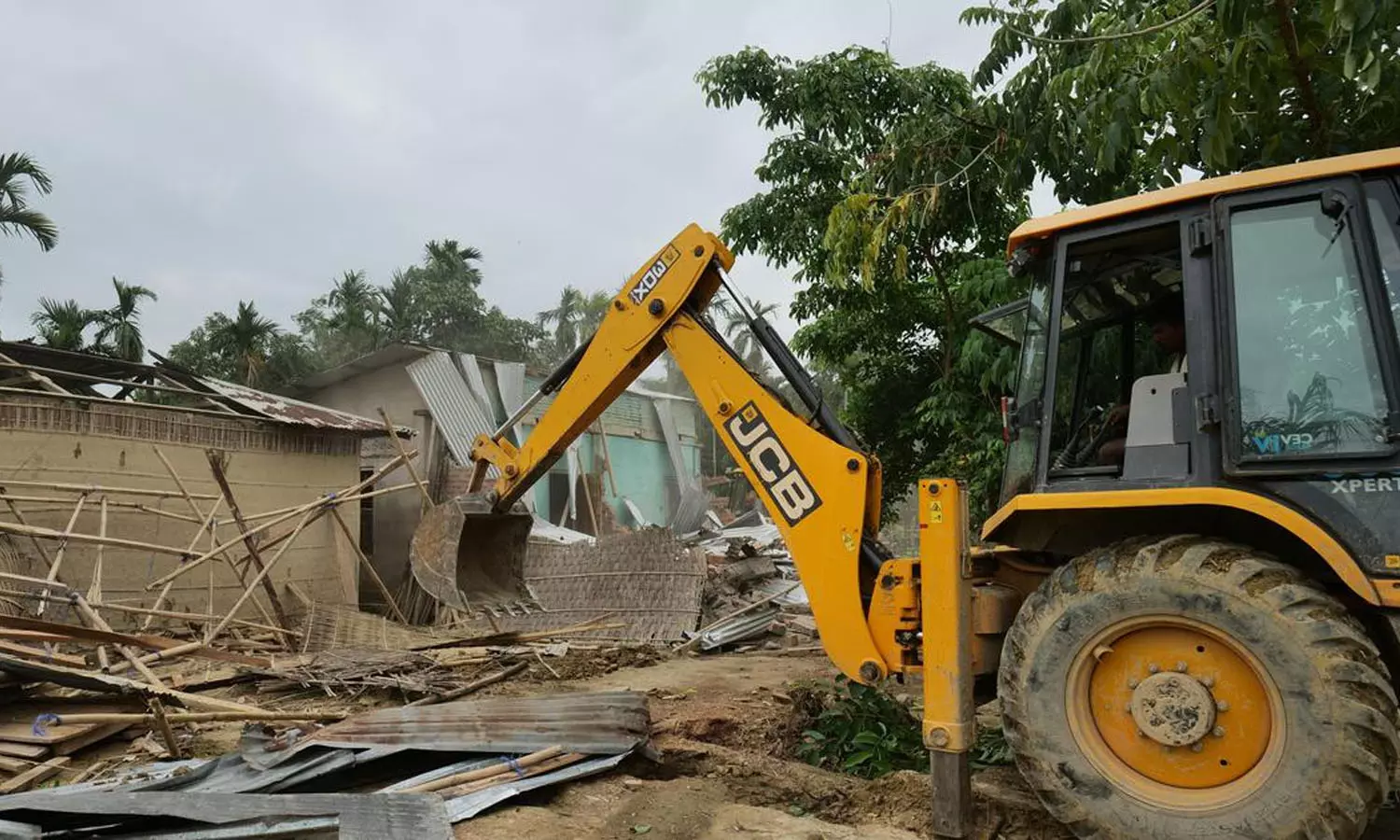 അസമിലെ നാഗോണിൽ 1,500ലധികം ബംഗാളി മുസ്‌ലിം വീടുകൾ പൊളിച്ച് കുടുംബങ്ങളെ ഒഴിപ്പിച്ചു