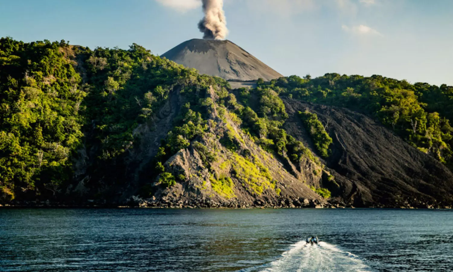 ഇന്ത്യയിലെ ഒരേയൊരു സജീവ അഗ്നിപർവതം; സ്ഥിതിചെയ്യുന്നത് ഇവിടെയാണ്