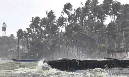 ശ്രീലങ്കയിൽ കനത്ത നാശം വിതച്ച് ഡിറ്റ് വാ ചുഴലിക്കാറ്റ് ഇന്ന് തമിഴ്നാട് തീരം തൊടും; കേരളത്തിൽ അടുത്ത അഞ്ച് ദിവസം  മഴയ്ക്ക് സാധ്യത