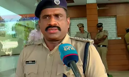 കസ്റ്റഡിയിലെടുത്ത യുവതിയെ പീഡിപ്പിച്ചത് പദവി ദുരുപയോഗം ചെയ്ത്; ഡിവൈഎസ്പി എ.ഉമേഷിനെതിരെ പാലക്കാട് എസ്പിയുടെ റിപ്പോർട്ട് കസ്റ്റഡിയിലെടുത്ത യുവതിയെ പീഡിപ്പിച്ചത് പദവി ദുരുപയോഗം ചെയ്ത്; ഡിവൈഎസ്പി എ.ഉമേഷിനെതിരെ പാലക്കാട് എസ്പിയുടെ റിപ്പോർട്ട്