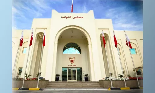 പൊതുമേഖലയിലെ പ്രവാസി നിയമനം;നിയന്ത്രണം കർശനമാക്കണമെന്ന നിലപാടിലുറച്ച് ബഹ്റൈനിലെ എം.പിമാർ