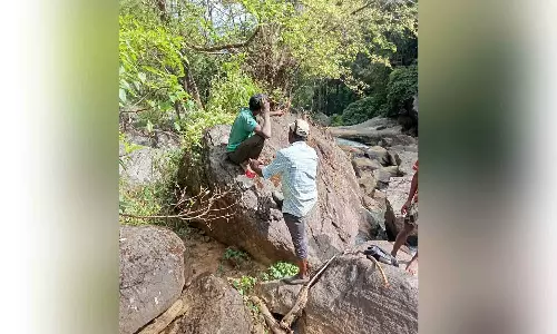 അട്ടമല ഏറാട്ടുകുണ്ടിൽ നിന്ന് വനമേഖലയിലേക്ക് പോയ ആദിവാസി കുടുംബം സുരക്ഷിതം