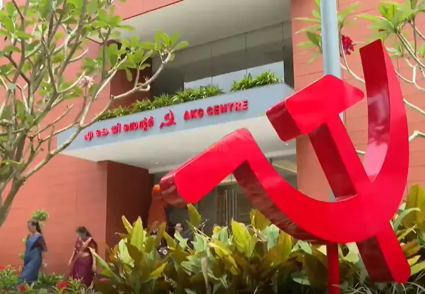 തദ്ദേശ തെരഞ്ഞെടുപ്പിന് ദിവസങ്ങൾ മാത്രം; സർക്കാരിനെയും സിപിഎമ്മിനെയും പ്രതിരോധത്തിലാക്കി ഇഡി നടപടി