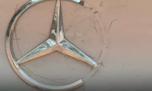 കോഴിക്കോട്  നഗരത്തിലും പരിസര പ്രദേശങ്ങളിലും ആഡംബര കാറുകളുടെ ലോഗോ വ്യാപകമായി മോഷണം പോകുന്നതായി പരാതി