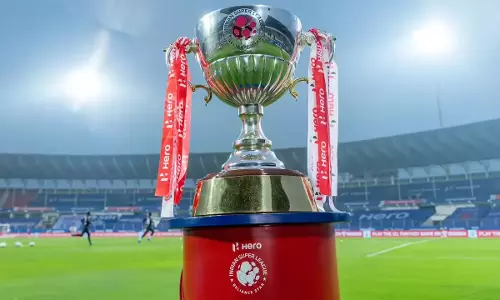 അവസാനം കേന്ദ്രം ഇടപെട്ടു; ഐ എസ് എൽ പ്രതിസന്ധി മറികടക്കാൻ യോഗം ചേരാൻ തീരുമാനം