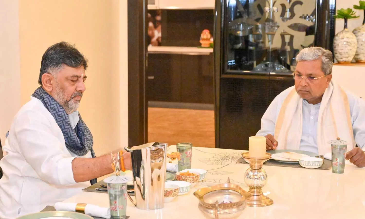 ഡി.കെയും ഞാനും ഒറ്റക്കെട്ട്: വീണ്ടും കൂടിക്കാഴ്ച നടത്തി ഡി.കെ ശിവകുമാറും സിദ്ധരാമയ്യയും