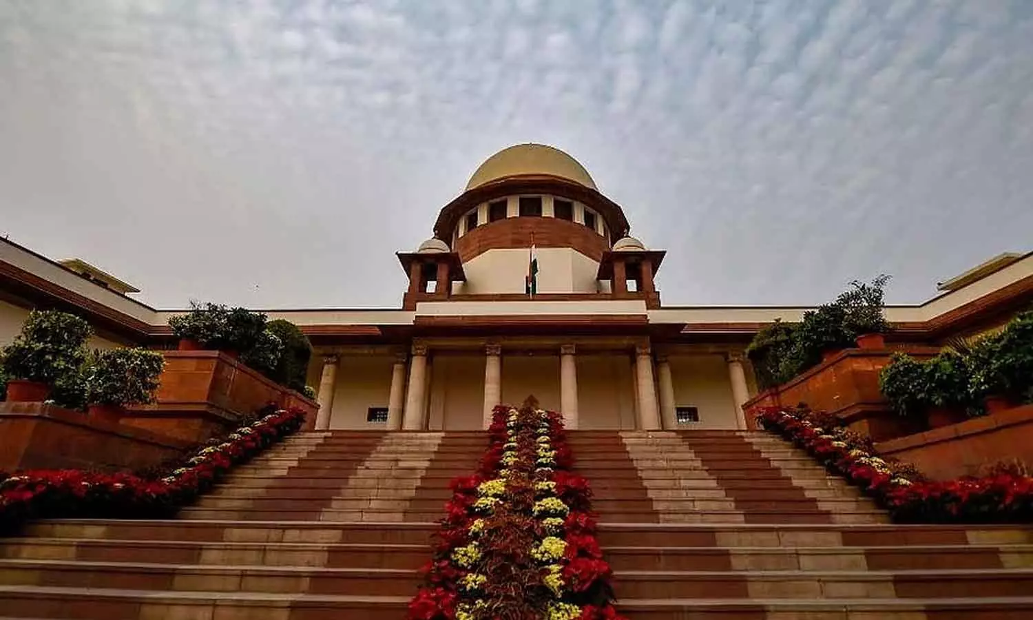 നുഴഞ്ഞുകയറ്റക്കാർക്ക് ചുവപ്പ് പരവതാനി വിരിക്കണോ? റോഹിങ്ക്യകള്‍ക്ക് വേണ്ടിയുള്ള ഹരജിയിൽ സുപ്രിംകോടതി