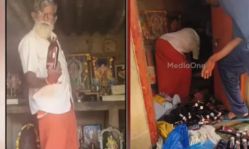 കുടുംബ ക്ഷേത്രത്തിനുള്ളിൽ  വിഗ്രഹങ്ങൾക്കും ഫോട്ടോകൾക്കും ഇടയിൽ ഒളിപ്പിച്ചത് 30 ലിറ്റര്‍ മദ്യം; പിടിച്ചെടുത്ത് എക്സൈസ്