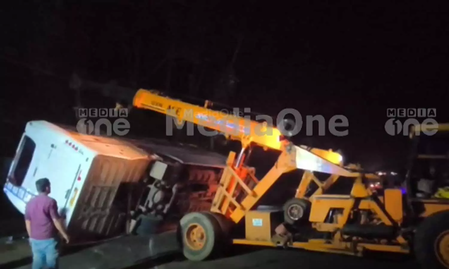 School Tourist bus overturns in Kottayam 28 injured School Tourist bus overturns in Kottayam 28 injured