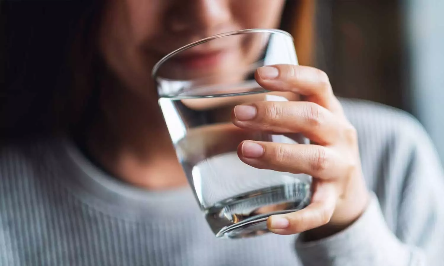 വെള്ളം കുടിക്കുമ്പോൾ ഇക്കാര്യങ്ങൾ ശ്രദ്ധിക്കാറുണ്ടോ? ഈ അഞ്ചു തെറ്റുകൾ ഒഴിവാക്കാം...