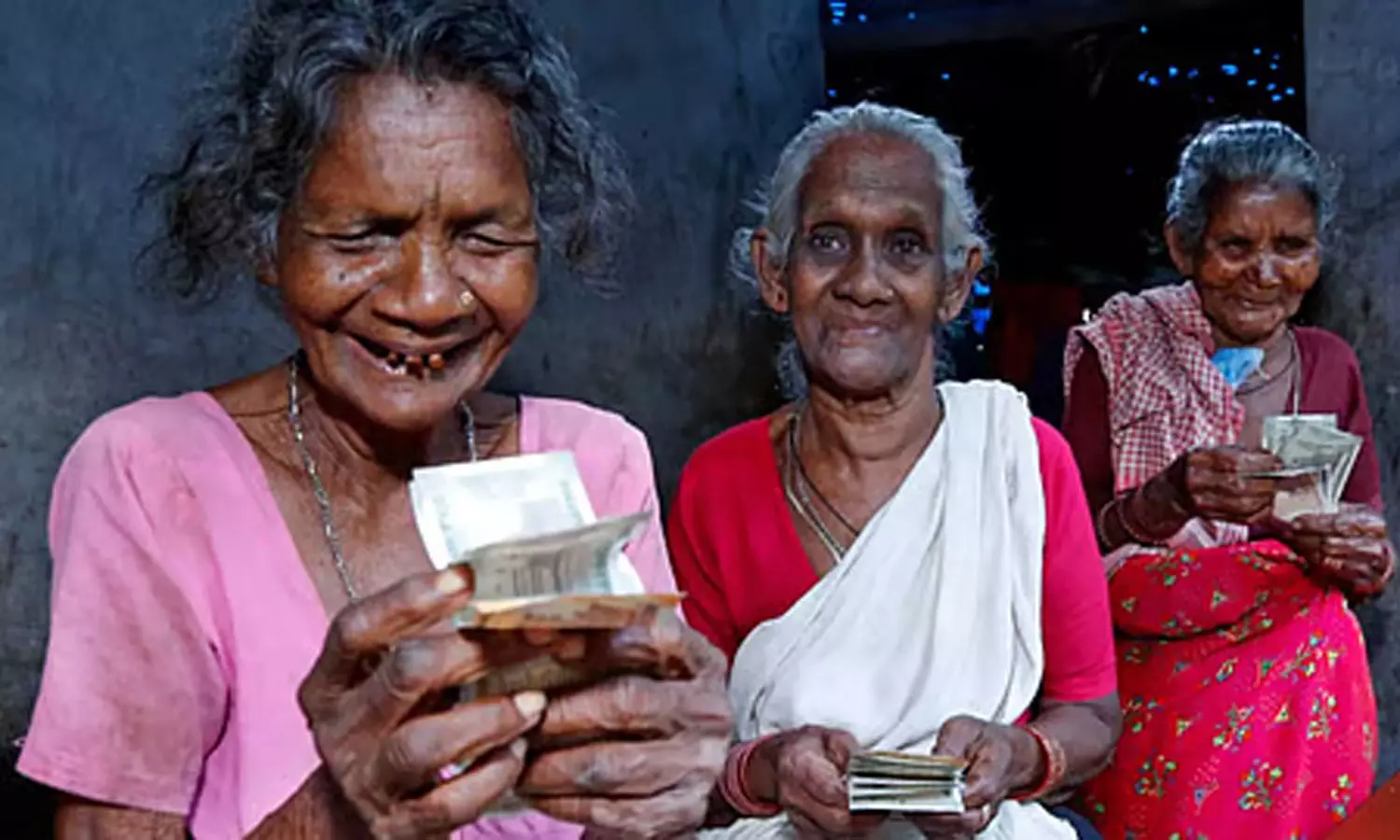 ഡിസംബറിലെ ക്ഷേമ പെൻഷൻ 15 മുതൽ വിതരണം ആരംഭിക്കും ഡിസംബറിലെ ക്ഷേമ പെൻഷൻ 15 മുതൽ വിതരണം ആരംഭിക്കും