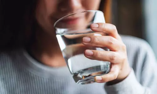 വെള്ളം കുടിക്കുമ്പോൾ ഇക്കാര്യങ്ങൾ ശ്രദ്ധിക്കാറുണ്ടോ? ഈ അഞ്ചു തെറ്റുകൾ ഒഴിവാക്കാം...