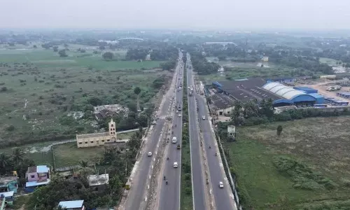 റോഡ് സുരക്ഷ; ജിയോയുമായി കൈകോർക്കാൻ നാഷണൽ ഹൈവേ അതോറിറ്റി ഓഫ് ഇന്ത്യ റോഡ് സുരക്ഷ; ജിയോയുമായി കൈകോർക്കാൻ നാഷണൽ ഹൈവേ അതോറിറ്റി ഓഫ് ഇന്ത്യ