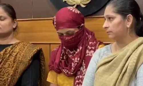 തന്നെക്കാൾ സുന്ദരികളാണെന്ന തോന്നൽ; സ്വന്തം കുട്ടി ഉൾപ്പെടെ നാല് കുഞ്ഞുങ്ങളെ വാട്ടർ ടബ്ബിൽ മുക്കി കൊലപ്പെടുത്തിയ സ്ത്രീ അറസ്റ്റിൽ തന്നെക്കാൾ സുന്ദരികളാണെന്ന തോന്നൽ; സ്വന്തം കുട്ടി ഉൾപ്പെടെ നാല് കുഞ്ഞുങ്ങളെ വാട്ടർ ടബ്ബിൽ മുക്കി കൊലപ്പെടുത്തിയ സ്ത്രീ അറസ്റ്റിൽ