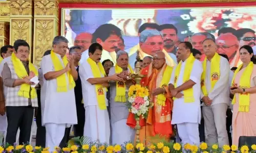 ശിവഗിരി മഠത്തിന് കർണാടകയിൽ അഞ്ച് ഏക്കർ നൽകുമെന്ന് മുഖ്യമന്ത്രി സിദ്ധരാമയ്യ ശിവഗിരി മഠത്തിന് കർണാടകയിൽ അഞ്ച് ഏക്കർ നൽകുമെന്ന് മുഖ്യമന്ത്രി സിദ്ധരാമയ്യ