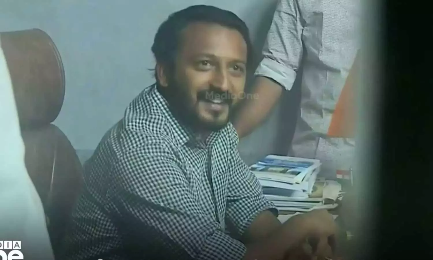 രക്ഷപ്പെടാൻ സഹായിച്ചു; രാഹുൽ മാങ്കൂട്ടത്തിലിൻ്റെ ഡ്രൈവറെയും സ്റ്റാഫിനെയും പ്രതിചേർത്തു രക്ഷപ്പെടാൻ സഹായിച്ചു; രാഹുൽ മാങ്കൂട്ടത്തിലിൻ്റെ ഡ്രൈവറെയും സ്റ്റാഫിനെയും പ്രതിചേർത്തു