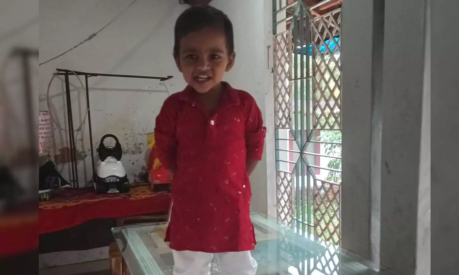 കണ്ണൂരിൽ നിർമാണത്തിലിരിക്കുന്ന വീടിൻ്റെ സെപ്റ്റിക് ടാങ്കിൽ വീണ് മൂന്ന് വയസുകാരൻ മരിച്ചു