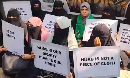 Mumbai college revokes burqa ban after students protest