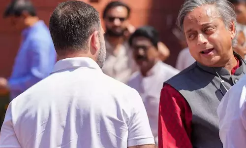 പുടിനുള്ള രാഷ്ട്രപതിയുടെ അത്താഴവിരുന്നില്‍ തരൂര്‍ പങ്കെടുത്തതില്‍ കോണ്‍ഗ്രസില്‍ അതൃപ്തി