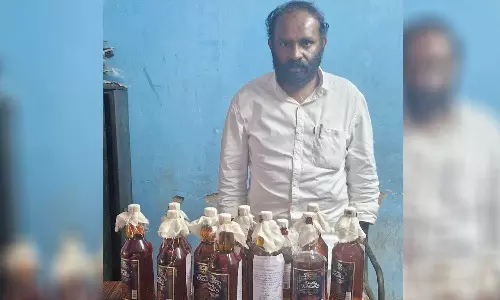 ഇടുക്കിയിൽ എൽഡിഎഫ് പഞ്ചായത്ത് കൺവീനർ വിദേശമദ്യവുമായി പിടിയിൽ