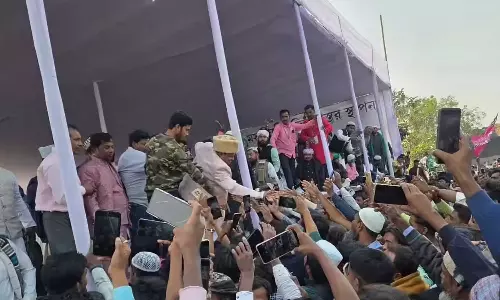 ഇഷ്ടികകളുമായി ആയിരങ്ങൾ; ബംഗാളിൽ ബാബരി മസ്ജിദിന് തറക്കല്ലിട്ടു ഇഷ്ടികകളുമായി ആയിരങ്ങൾ; ബംഗാളിൽ ബാബരി മസ്ജിദിന് തറക്കല്ലിട്ടു