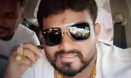 ചിക്കമംഗളൂരുവില് കോൺഗ്രസ് നേതാവിനെ വെട്ടിക്കൊന്നു; ബിജെപി പ്രവർത്തകർ അറസ്റ്റിൽ ചിക്കമംഗളൂരുവില് കോൺഗ്രസ് നേതാവിനെ വെട്ടിക്കൊന്നു; ബിജെപി പ്രവർത്തകർ അറസ്റ്റിൽ