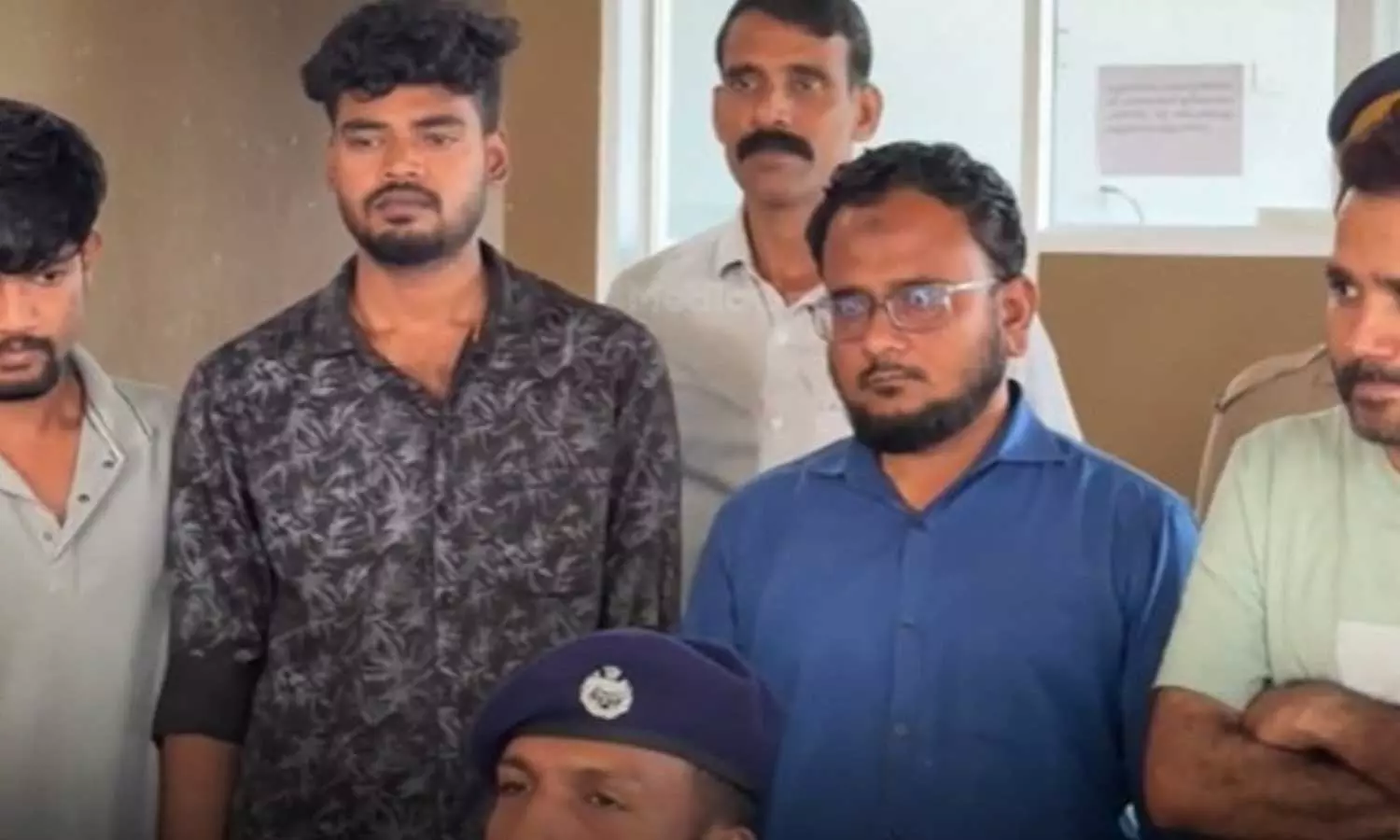 സർവകലാശാലകളുടെ വ്യാജ സർട്ടിഫിക്കറ്റുകൾ നിർമിച്ച് വിതരണം; മലപ്പുറത്ത് പത്തംഗസംഘം പിടിയിൽ സർവകലാശാലകളുടെ വ്യാജ സർട്ടിഫിക്കറ്റുകൾ നിർമിച്ച് വിതരണം; മലപ്പുറത്ത് പത്തംഗസംഘം പിടിയിൽ