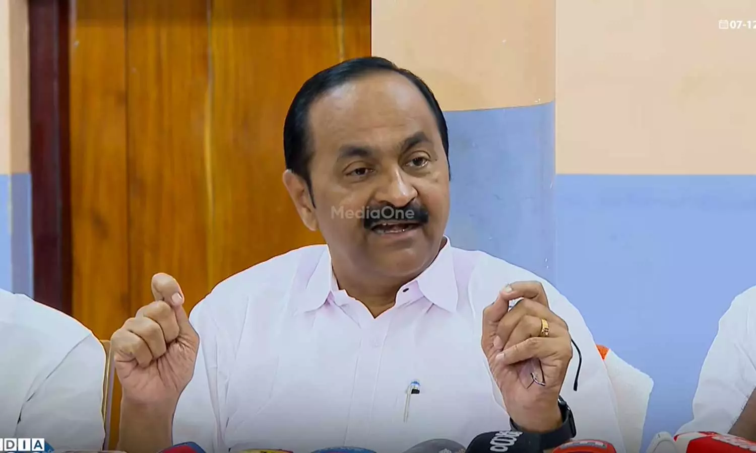 ജമാഅത്തെ ഇസ്‌ലാമി സിപിഎമ്മിന്റെ കൂടെ നിൽക്കുമ്പോൾ മതേതരം, കോൺഗ്രസിന്റെ കൂടെ നിന്നാൽ വർഗീയം: വി.ഡി സതീശൻ