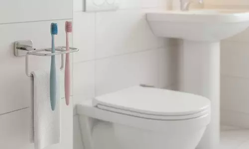 ടോയ്ലറ്റിന് സമീപമാണോ ടൂത്ത് ബ്രഷ് സൂക്ഷിക്കുന്നത്?; എങ്കില് സൂക്ഷിക്കുക, മുന്നറിയിപ്പുമായി ശാസ്ത്രജ്ഞര് ടോയ്ലറ്റിന് സമീപമാണോ ടൂത്ത് ബ്രഷ് സൂക്ഷിക്കുന്നത്?; എങ്കില് സൂക്ഷിക്കുക, മുന്നറിയിപ്പുമായി ശാസ്ത്രജ്ഞര്