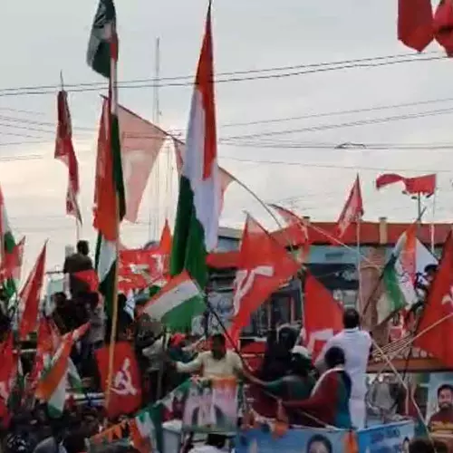 തദ്ദേശതെരഞ്ഞെടുപ്പ്: ആവേശക്കൊടുമുടിയേറി കലാശക്കൊട്ട്