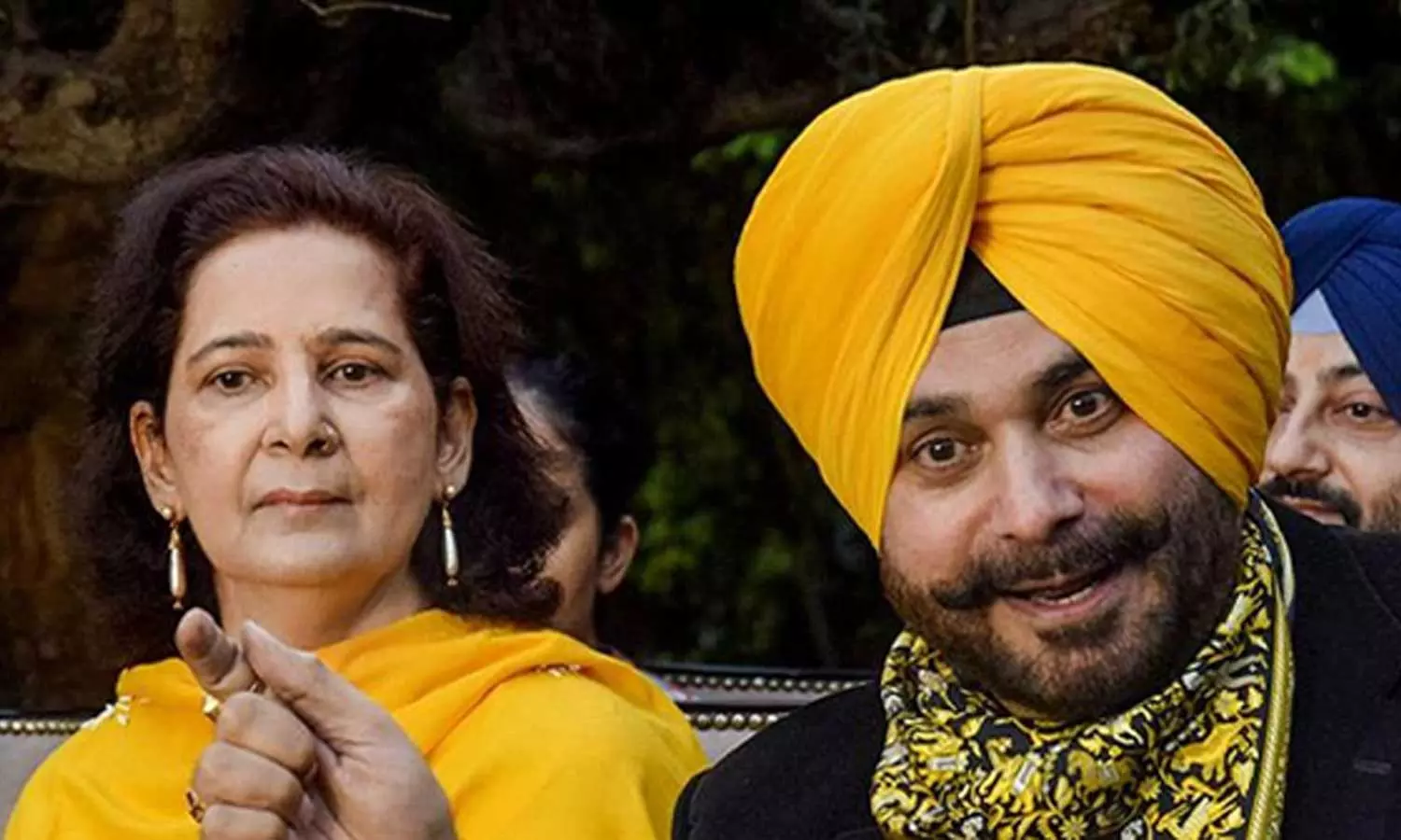 500 കോടിയുടെ സ്യൂട്ട്കേസ് കൈമാറിയാൽ ആർക്കും മുഖ്യമന്ത്രിയാകാം: കോൺഗ്രസിനെതിരെ നവ്ജോത് കൗര്‍: ആരോപണം ഏറ്റെടുത്ത് ബിജെപി