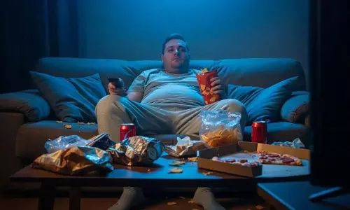 എത്ര കഴിച്ചാലും വിശപ്പുമാറുന്നില്ലേ? രാത്രി വൈകിയും വിശപ്പ് തോന്നാറുണ്ടോ? കാരണമറിയാം എത്ര കഴിച്ചാലും വിശപ്പുമാറുന്നില്ലേ? രാത്രി വൈകിയും വിശപ്പ് തോന്നാറുണ്ടോ? കാരണമറിയാം