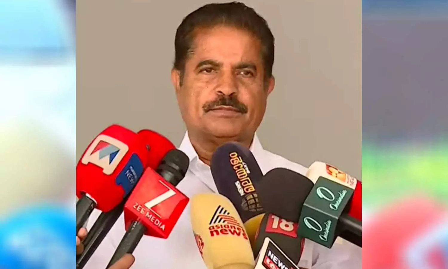 മലക്കം മറിഞ്ഞ് അടൂർ പ്രകാശ്; എന്നും അതിജീവിതക്കൊപ്പമെന്ന് വിശദീകരണം മലക്കം മറിഞ്ഞ് അടൂർ പ്രകാശ്; എന്നും അതിജീവിതക്കൊപ്പമെന്ന് വിശദീകരണം