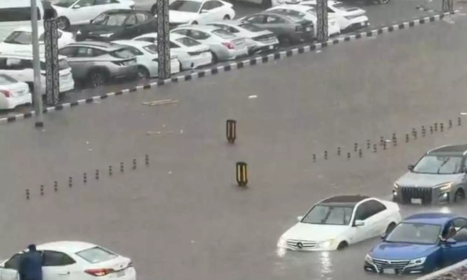 Winds and torrential rains wreak havoc in Saudi Arabias Yambu Winds and torrential rains wreak havoc in Saudi Arabias Yambu