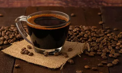 വെറും വയറ്റിൽ കട്ടൻ കാപ്പി കുടിക്കുന്നവർക്ക് സന്തോഷ വാർത്ത; കാൻസർ പ്രതിരോധത്തിനും ഹൃദയാരോഗ്യത്തിനും ഗുണം ചെയ്യും വെറും വയറ്റിൽ കട്ടൻ കാപ്പി കുടിക്കുന്നവർക്ക് സന്തോഷ വാർത്ത; കാൻസർ പ്രതിരോധത്തിനും ഹൃദയാരോഗ്യത്തിനും ഗുണം ചെയ്യും