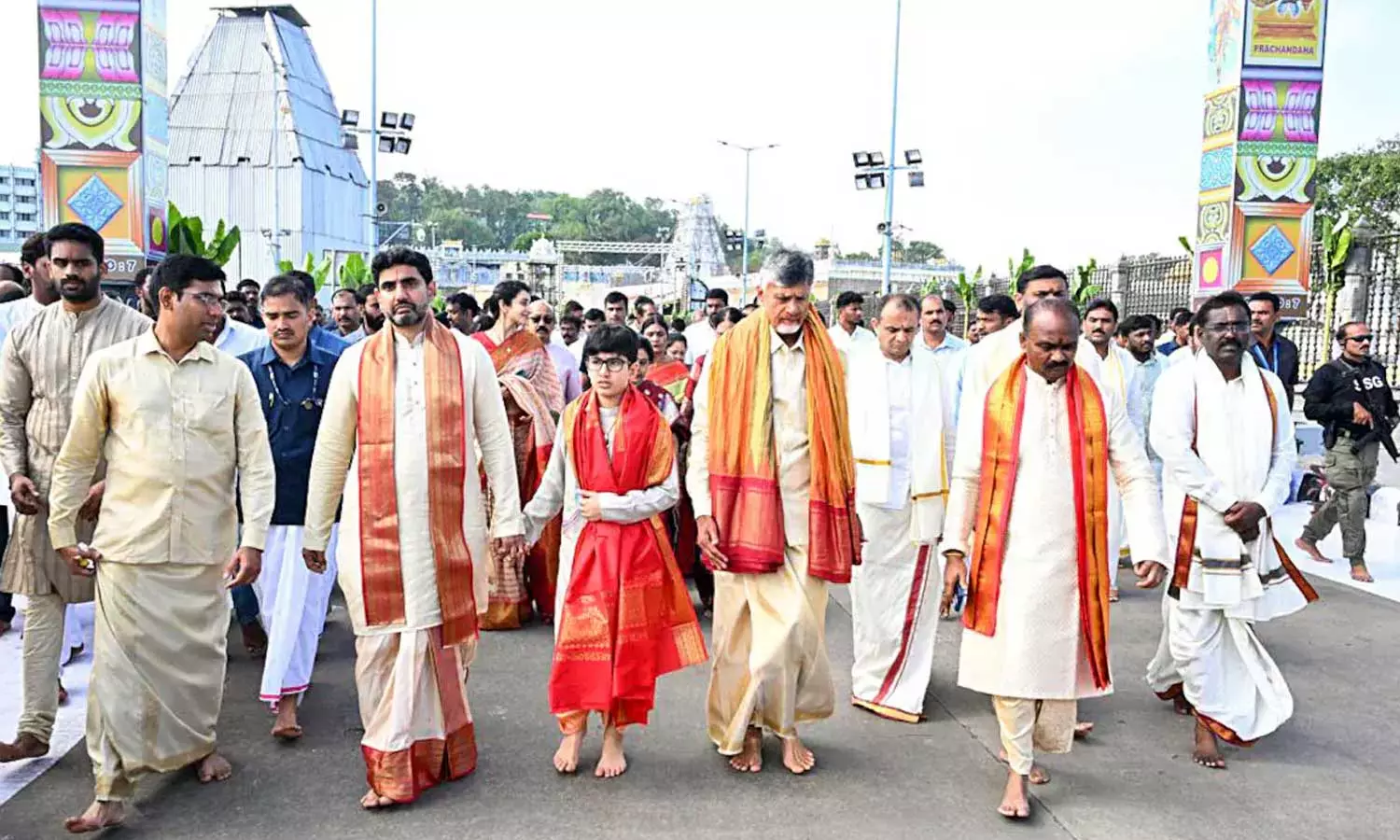 350 രൂപയുടെ ദുപ്പട്ട വിറ്റഴിച്ചത് 1300 രൂപയ്ക്ക്: തിരുപ്പതിയില് 54 കോടിയുടെ അഴിമതി നടന്നതായി ക്ഷേത്ര ട്രസ്റ്റ് 350 രൂപയുടെ ദുപ്പട്ട വിറ്റഴിച്ചത് 1300 രൂപയ്ക്ക്: തിരുപ്പതിയില് 54 കോടിയുടെ അഴിമതി നടന്നതായി ക്ഷേത്ര ട്രസ്റ്റ്