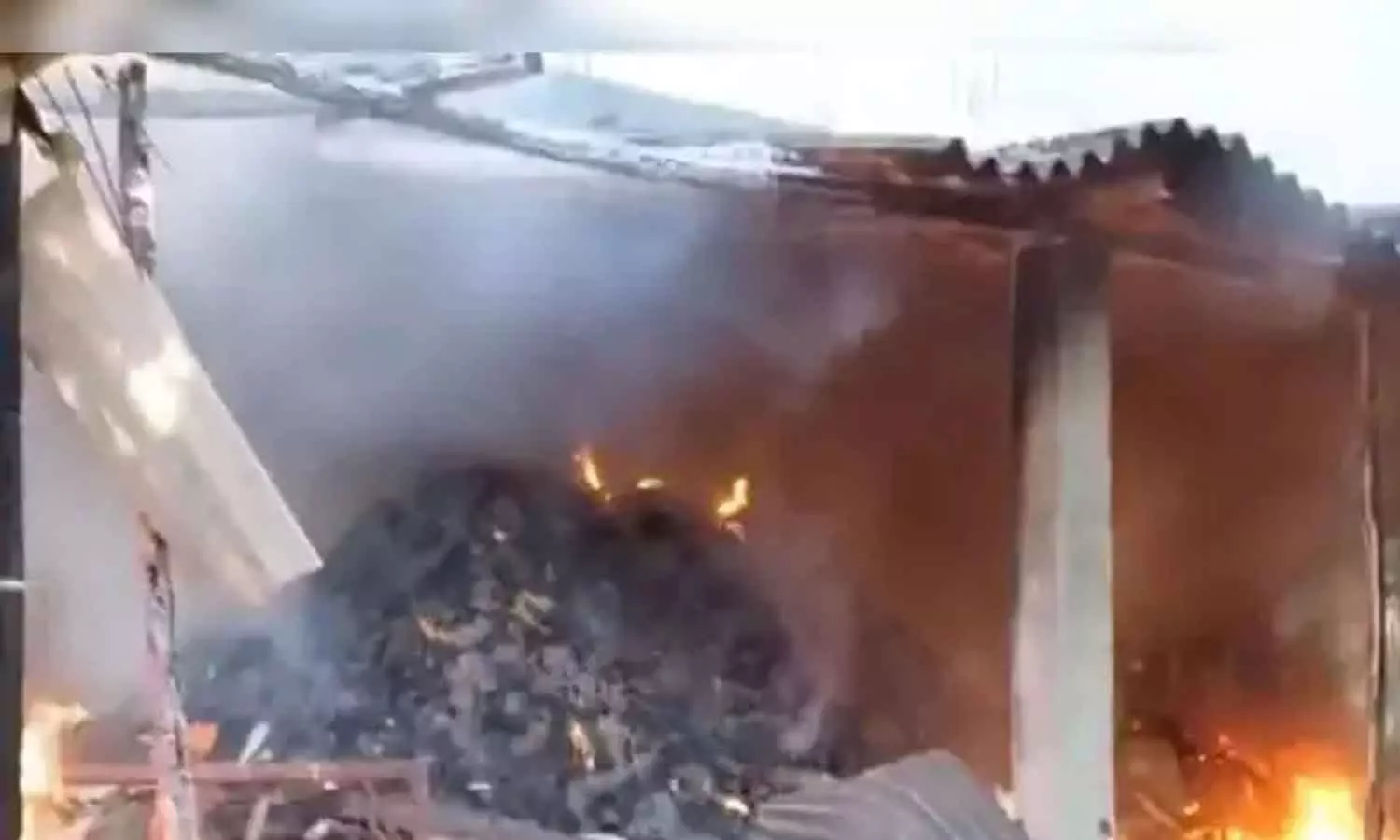 നദിയില് സ്ത്രീയുടെ തലയില്ലാത്ത മൃതദേഹം; ഒഡീഷയിൽ രണ്ട് ഗ്രാമത്തിലുള്ളവർ തമ്മിൽ സംഘർഷം നദിയില് സ്ത്രീയുടെ തലയില്ലാത്ത മൃതദേഹം; ഒഡീഷയിൽ രണ്ട് ഗ്രാമത്തിലുള്ളവർ തമ്മിൽ സംഘർഷം